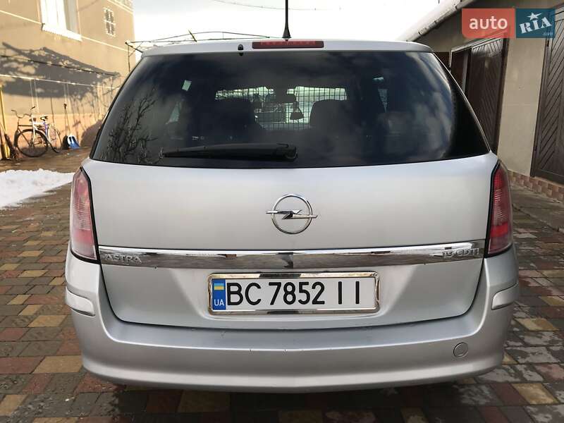 Универсал Opel Astra 2010 в Дрогобыче