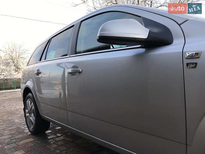 Универсал Opel Astra 2010 в Дрогобыче