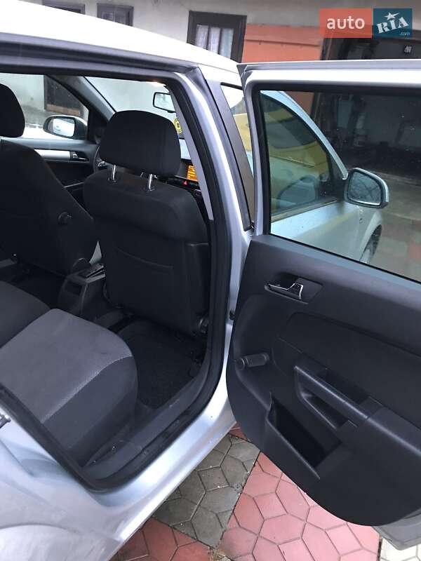 Универсал Opel Astra 2010 в Дрогобыче