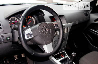 Седан Opel Astra 2012 в Киеве