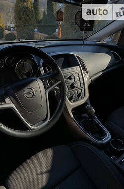 Универсал Opel Astra 2011 в Монастыриске