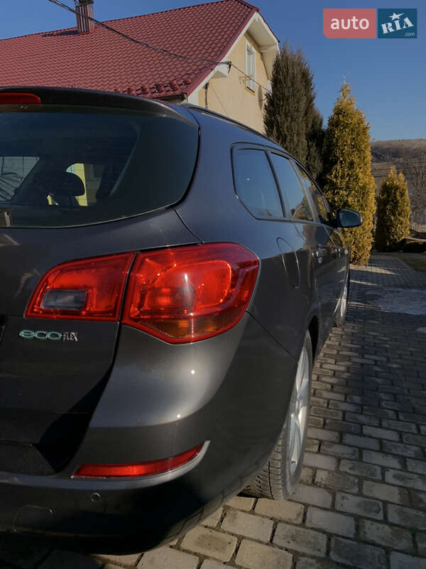 Универсал Opel Astra 2011 в Монастыриске