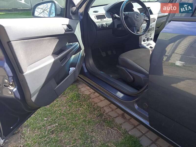 Универсал Opel Astra 2009 в Черновцах
