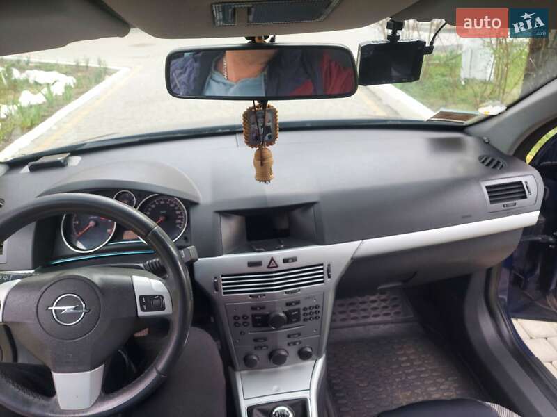 Универсал Opel Astra 2010 в Косове