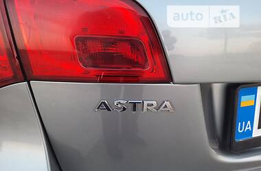 Універсал Opel Astra 2014 в Шостці