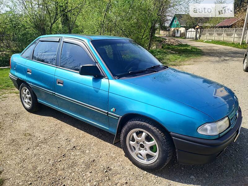 Седан Opel Astra 1994 в Черновцах