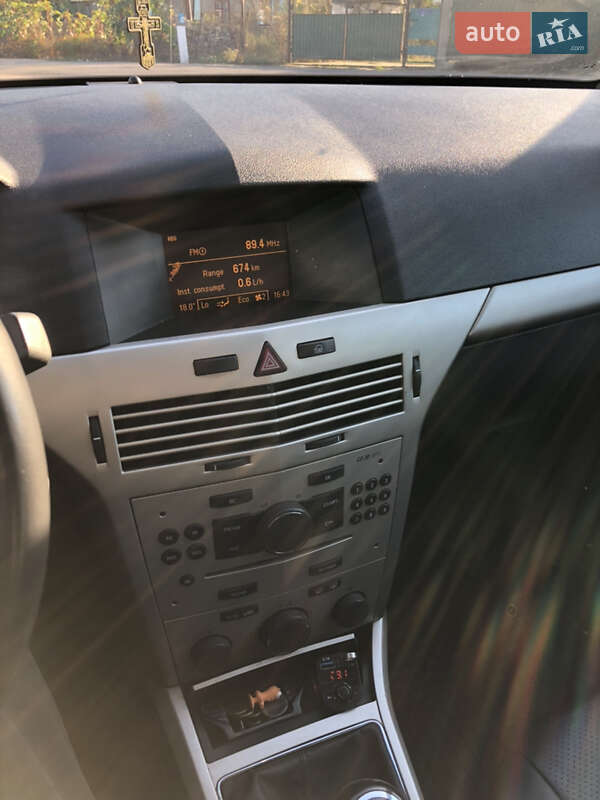 Хэтчбек Opel Astra 2007 в Захарьевке
