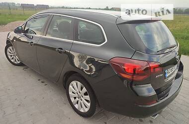 Универсал Opel Astra 2012 в Тячеве