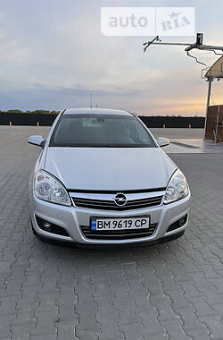 Хэтчбек Opel Astra 2008 в Киеве