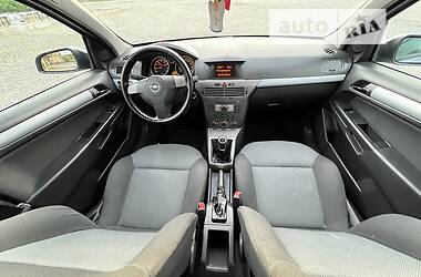 Универсал Opel Astra 2006 в Иршаве