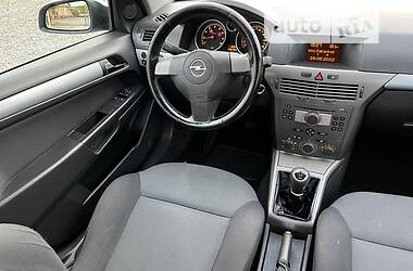 Универсал Opel Astra 2006 в Иршаве