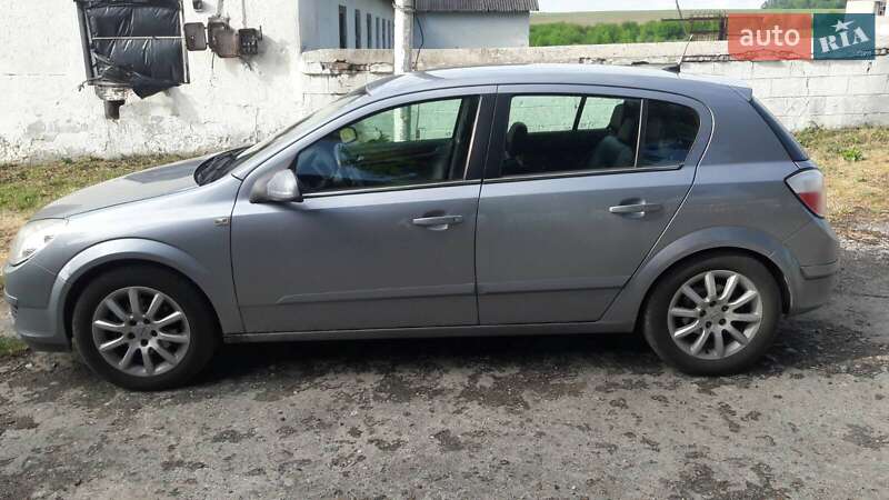 Хэтчбек Opel Astra 2004 в Чорткове