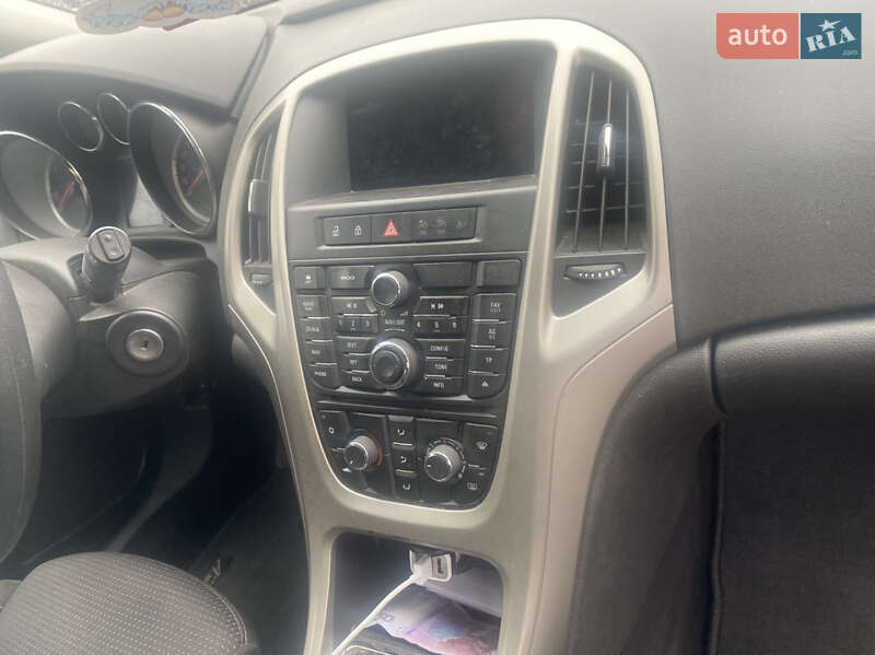 Универсал Opel Astra 2012 в Беляевке