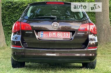 Универсал Opel Astra 2012 в 
