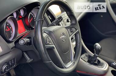 Универсал Opel Astra 2012 в 