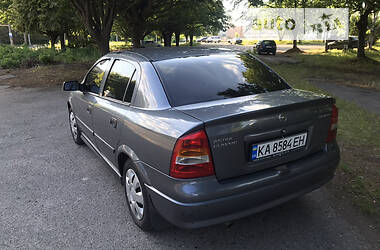 Седан Opel Astra 2006 в 