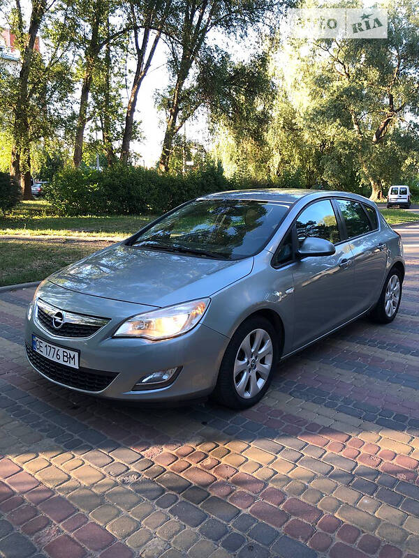 Хэтчбек Opel Astra 2011 в Черновцах