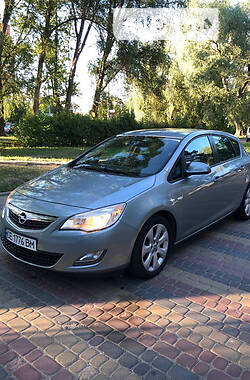 Хэтчбек Opel Astra 2011 в Черновцах