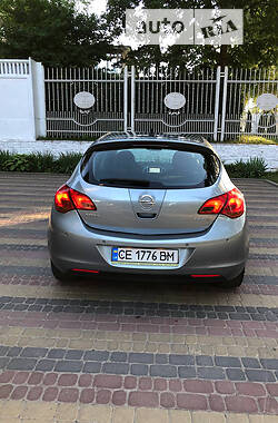 Хэтчбек Opel Astra 2011 в Черновцах