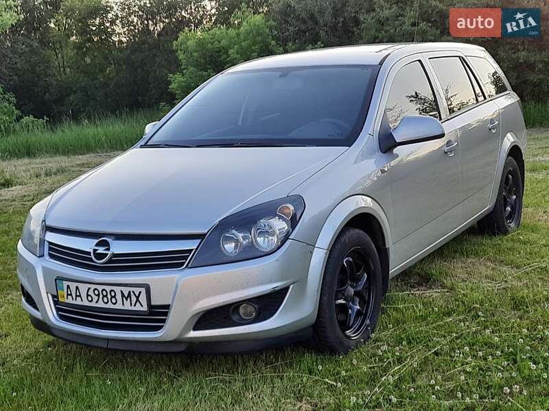 Универсал Opel Astra 2013 в Киеве