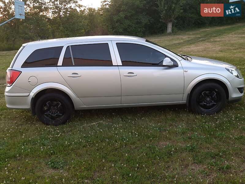 Универсал Opel Astra 2013 в Киеве