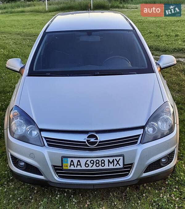 Универсал Opel Astra 2013 в Киеве