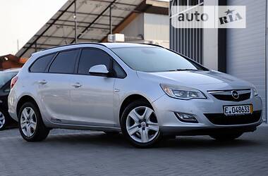 Універсал Opel Astra 2012 в Дрогобичі