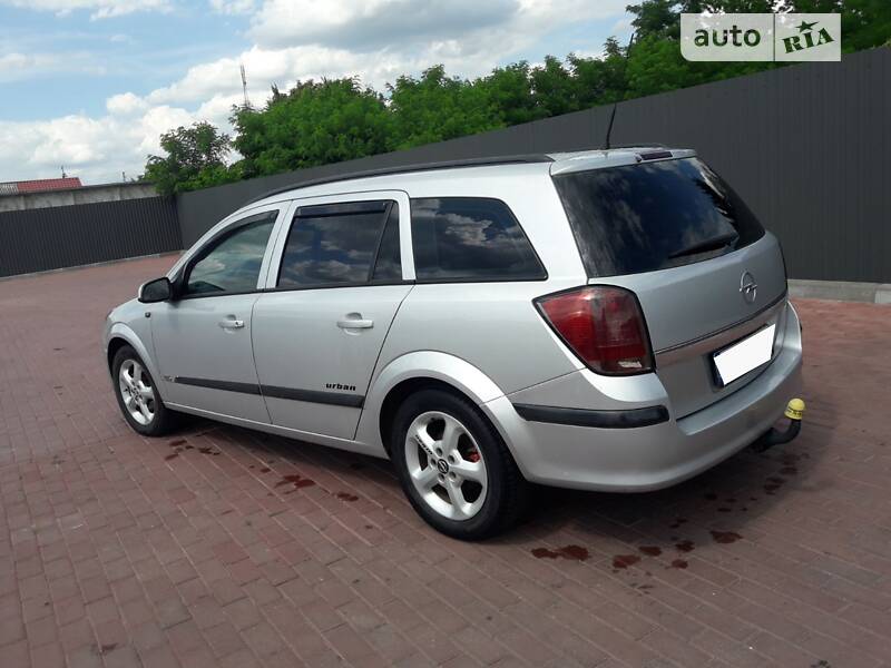 Универсал Opel Astra 2005 в Сарнах