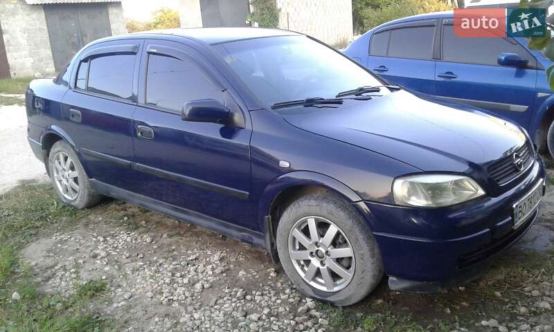 Седан Opel Astra 2003 в Подволочиске