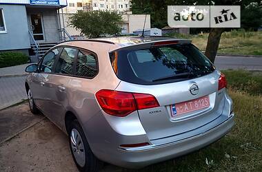 Універсал Opel Astra 2014 в Луцьку