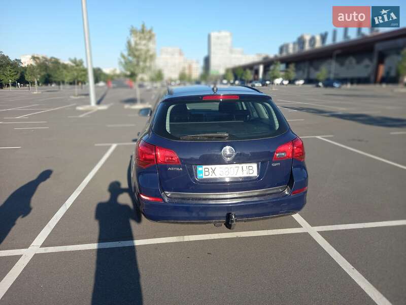 Универсал Opel Astra 2010 в Киеве