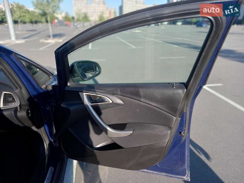 Универсал Opel Astra 2010 в Киеве