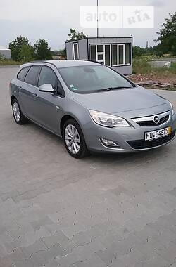 Универсал Opel Astra 2012 в Нововолынске