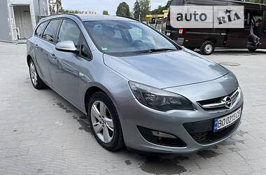 Універсал Opel Astra 2014 в Тернополі