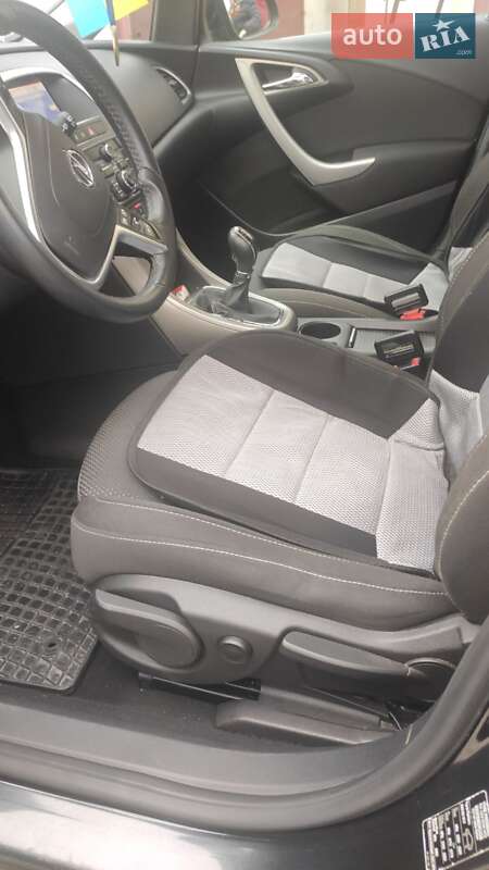Універсал Opel Astra 2011 в Львові