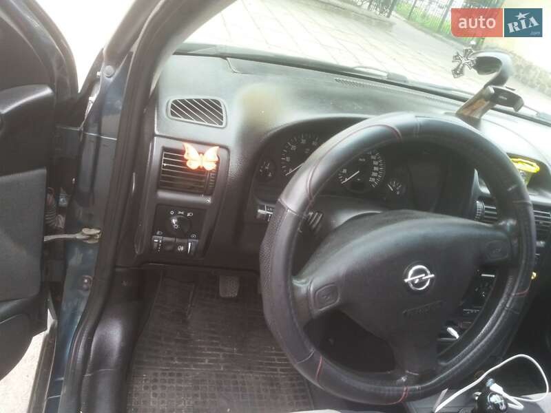 Седан Opel Astra 2005 в Стрию