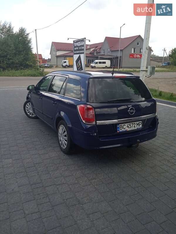 Универсал Opel Astra 2010 в Самборе