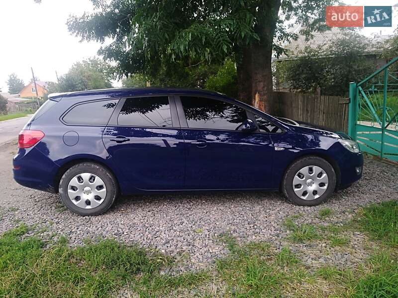Универсал Opel Astra 2012 в Умани