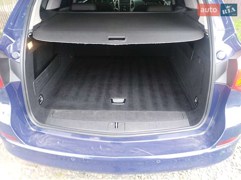 Универсал Opel Astra 2012 в Умани