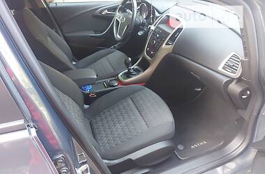 Универсал Opel Astra 2013 в 