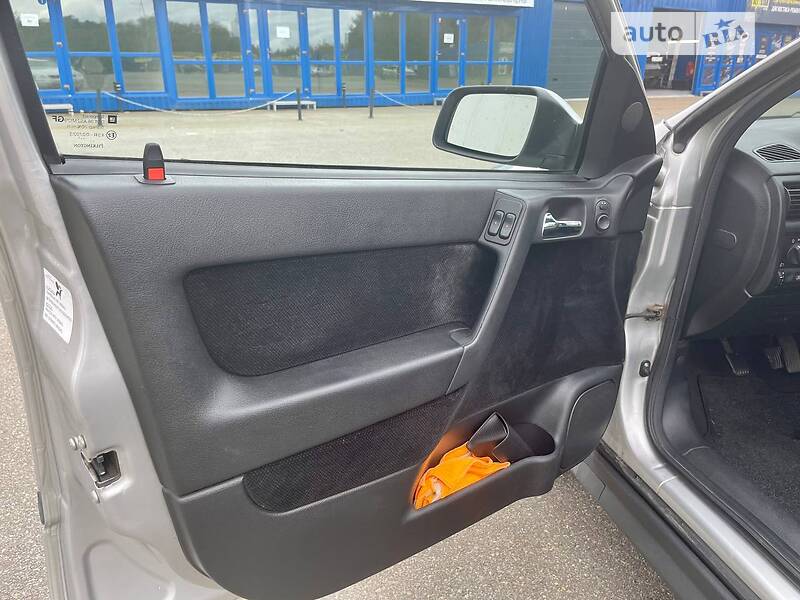Седан Opel Astra 2001 в Киеве