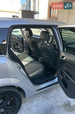 Универсал Opel Astra 2010 в 