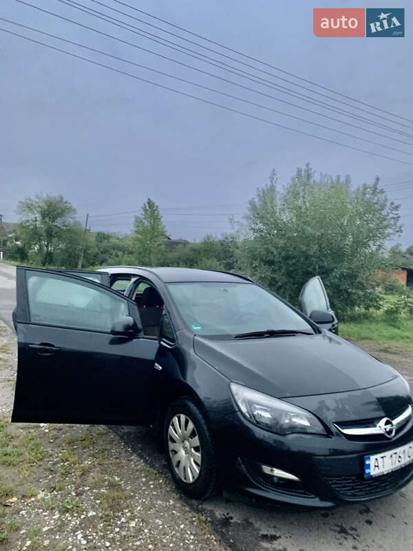 Універсал Opel Astra 2015 в Івано-Франківську