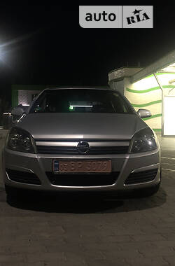 Седан Opel Astra 2004 в Владимир-Волынском