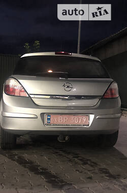 Седан Opel Astra 2004 в Владимир-Волынском