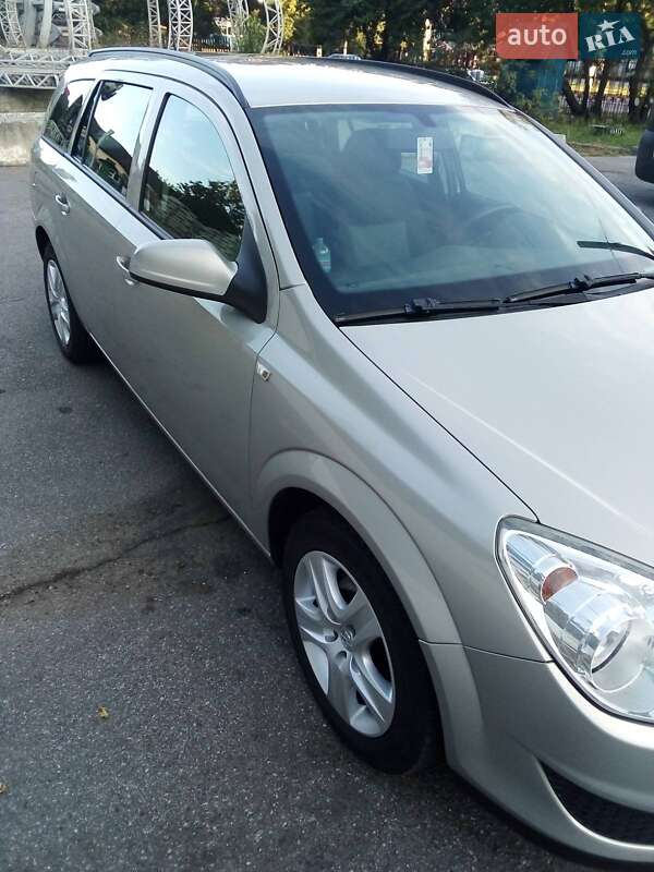 Универсал Opel Astra 2009 в Виннице