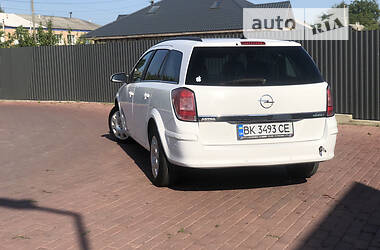 Универсал Opel Astra 2010 в Рокитном