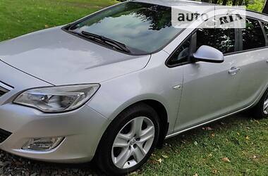 Універсал Opel Astra 2011 в Сторожинці