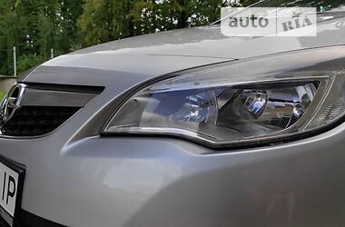 Універсал Opel Astra 2011 в Сторожинці