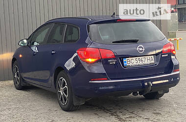 Універсал Opel Astra 2014 в Дрогобичі